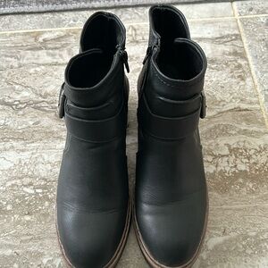 🚨 PRICE IS FIRM 🚨 Super cute ankle boots 🥾- ONLY WORN ONCE!